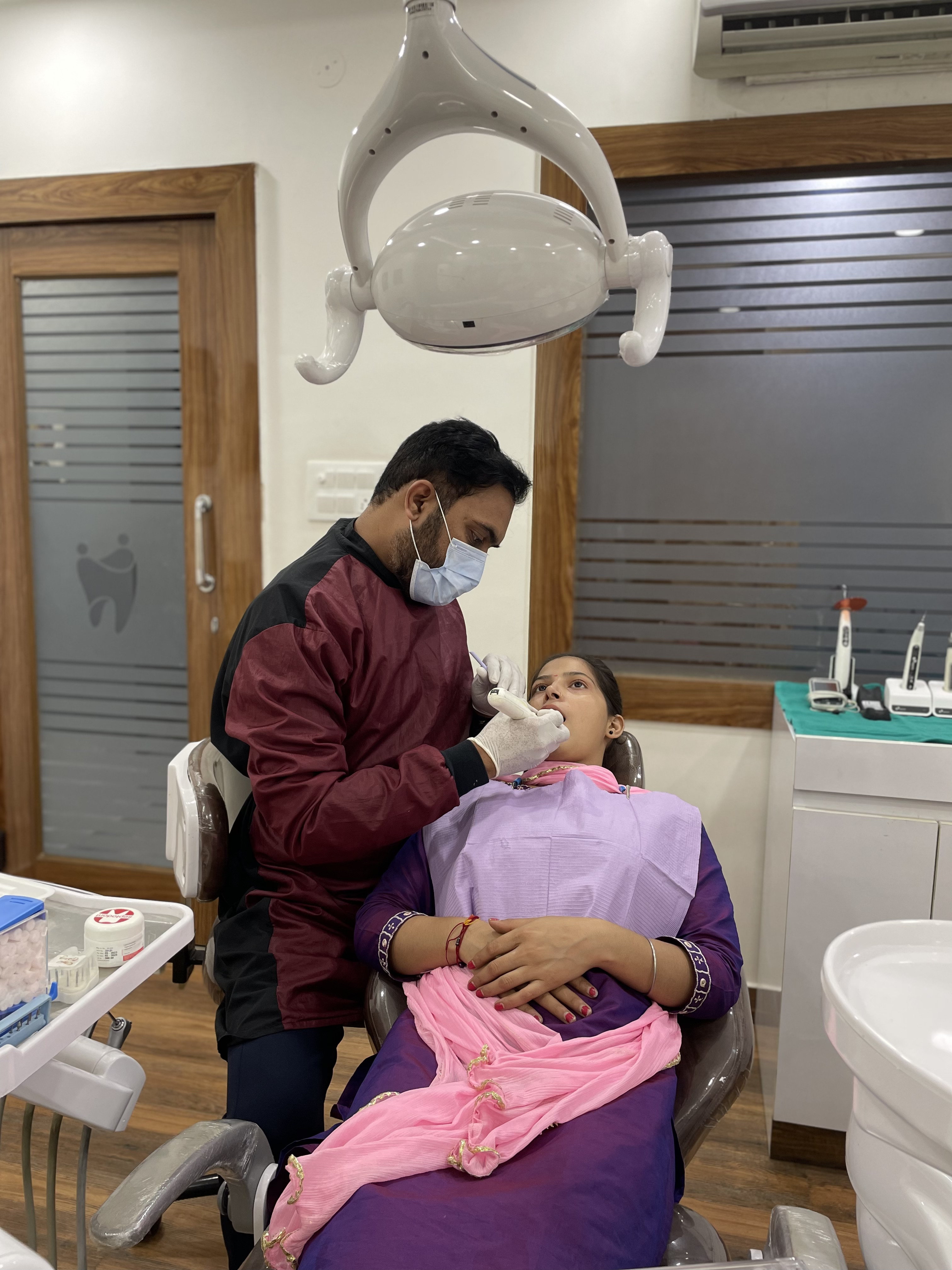 Dr. Saurav Srivastava, Best dentist in Vasundhara, Ghaziabad